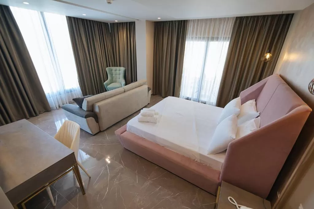 Brilliant Hotel Junior Suite 2.jpg